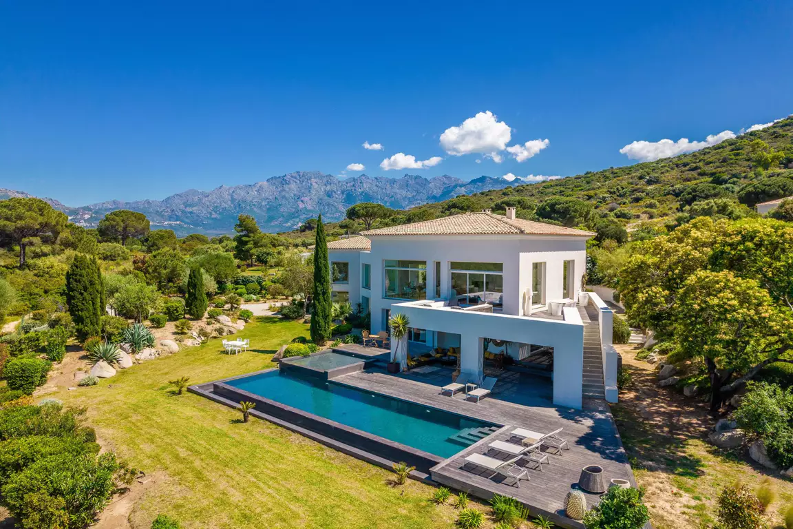 Luxury Villas Provence Le Collectionist: A Gateway to Opulence and Serenity